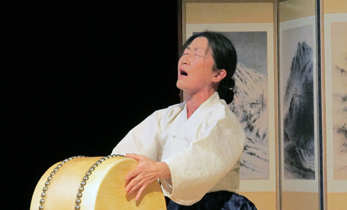 Prof. Chan E. Park  Singing Traditional Pan'sori.  Copyright ©2014 Ruth Lor Malloy.