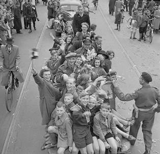 Liberation of Utrecht by units of the 1st Canadian Corps.  Credit: Alexander M. Stirton/Canada. Dept. of National Defence/Library and Archives Canada/PA-140417